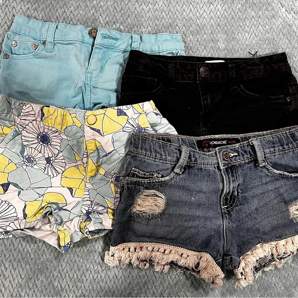 Four pair shorts for girls. 7/8 - Picture 2 of 2
